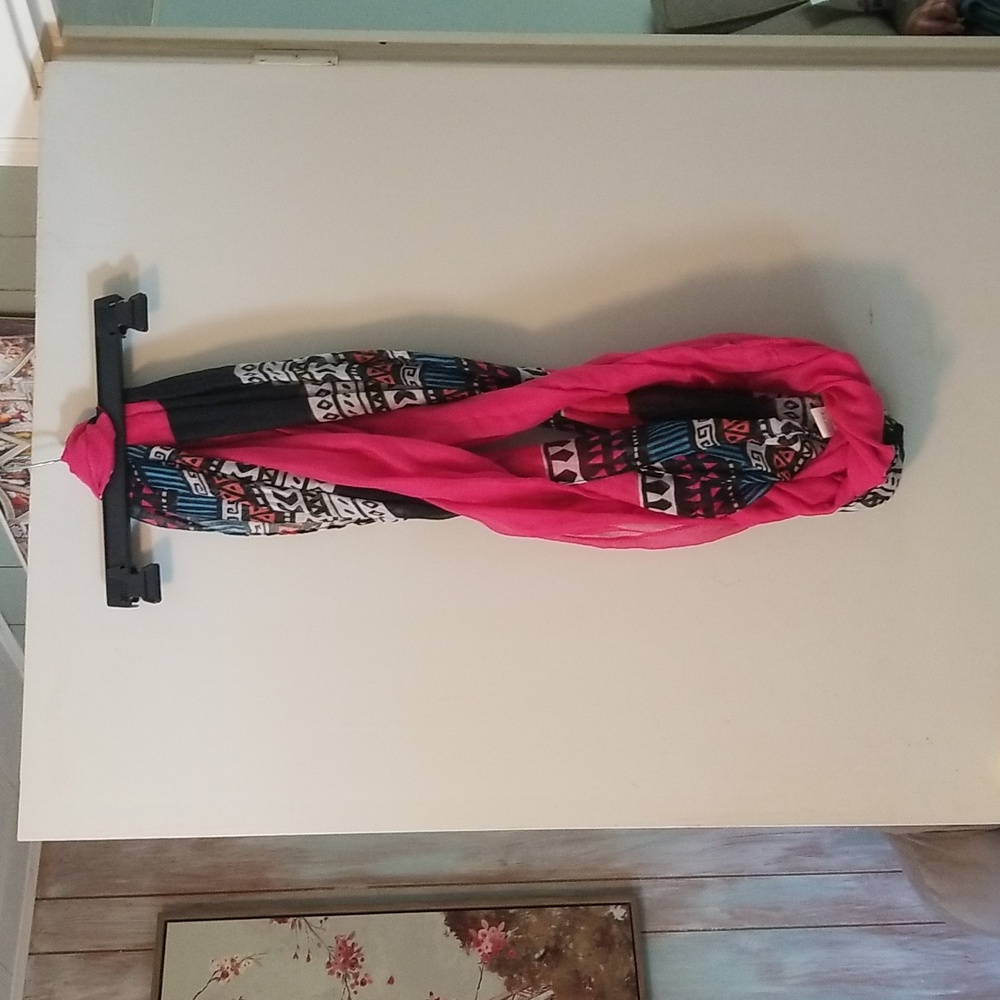 2 infinity scarves